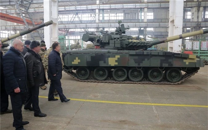 So hai T-72, T-90 Nga, Ukraine rao riet hoi sinh “tang bay” T-80-Hinh-6