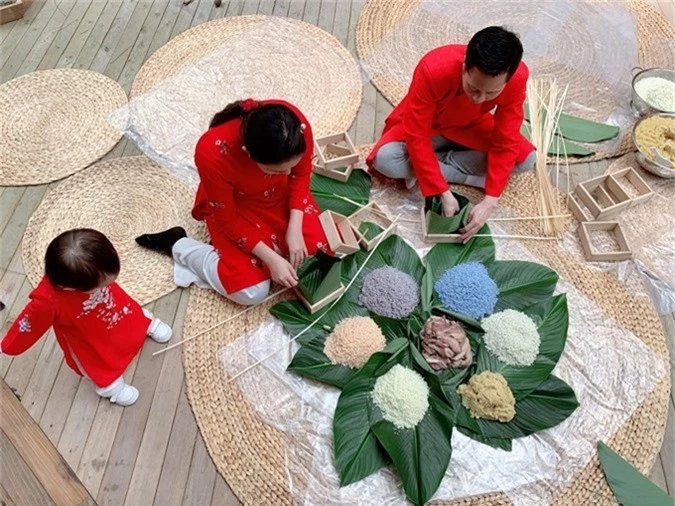 Những chiếc bánh gói khuôn nên đều nhau, chắc tay và vuông vắn.