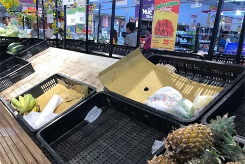 BẢN TIN TÀI CHÍNH-KINH DOANH: Chuối tất niên 800.000 đồng/nải, rau xanh ‘cháy hàng’ trước Tết