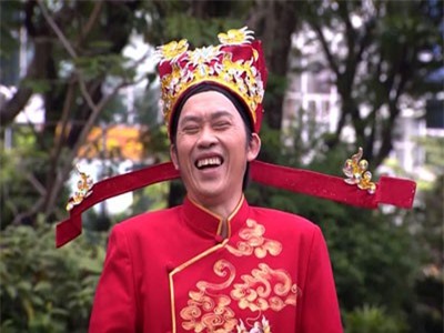 Danh hài Hoài Linh phát miễn phí hàng nghìn bao lì xì dịp Tết 2019