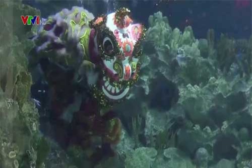 Múa lân dưới nước ở Malaysia