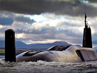 Tàu ngầm hạt nhân Anh – Pháp và vụ va chạm dưới đáy đại dương