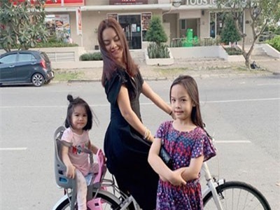 Khoảnh khắc bình yên của Phạm Quỳnh Anh bên 2 con nhỏ trong ngày cuối năm khiến nhiều người xúc động lẫn xót xa