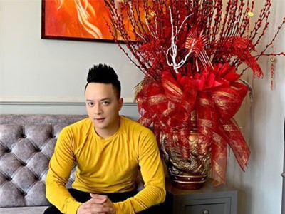Cao Thái Sơn tự tay trang trí hoa cho biệt thự triệu đô để đón Tết