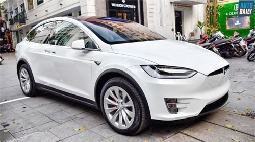 Thêm SUV chạy điện Tesla Model X P100D hơn 9 tỷ về Việt Nam