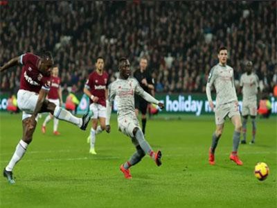 4 vấn đề khiến Liverpool lo ngại trong cuộc đua vô địch Premier League