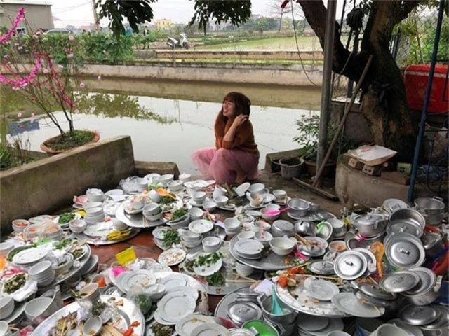 “Chinh chiến” với núi bát đũa khi ra mắt nhà bạn trai ngày Tết, phải làm sao? - 1