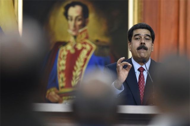 Hàng loạt quốc gia kêu gọi cấm vận vàng, dầu với Venezuela