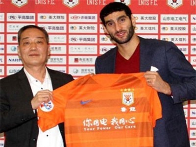 Dính chấn thương, Fellaini lỡ cơ hội đối đầu CLB Hà Nội tại AFC Champions League