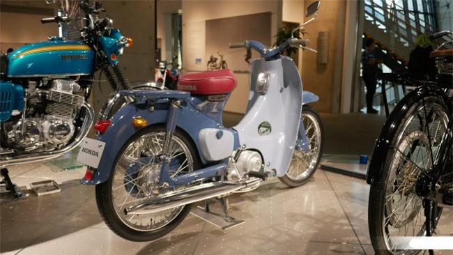 Honda Super Cub hơn 60 tuổi vẫn như mới