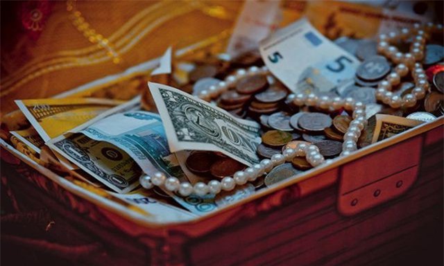 Mua hộp đồ cũ với giá bèo, bất ngờ vớ được kho báu triệu USD