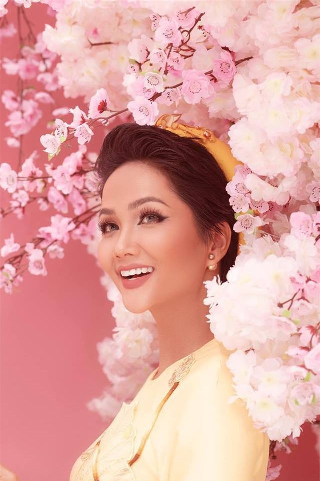 H’hen Niê: “Lọ Lem có bà tiên giúp đỡ, Hen tự tạo phép màu cho cuộc đời mình”