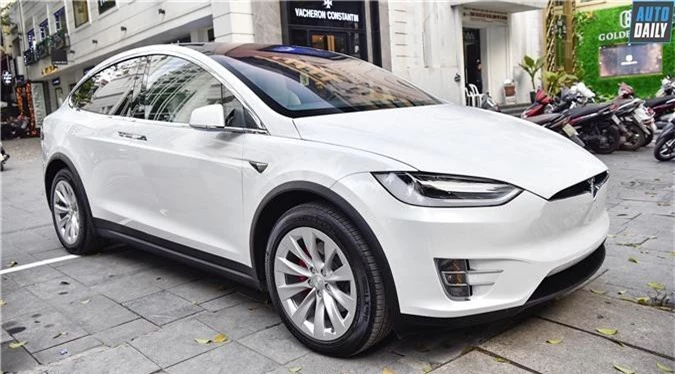 Tesla Model X P100D.