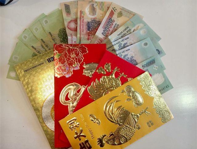 Sĩ diện vì lấy chồng “mác thành phố”, vợ tôi chi tiền mừng tuổi không tiếc tay