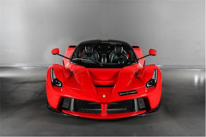 Dân chơi chế siêu xe Ferrari LaFerrari từ sắt vụn