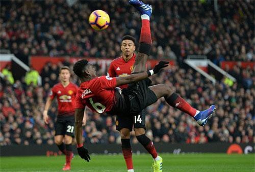 Martial tiết lộ sai lầm của HLV Mourinho đã làm với Pogba tại Man Utd