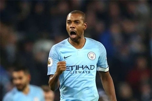 Tiền vệ: Fernandinho (Man City).