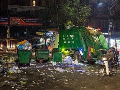 Đường phố Đà Lạt ngập ngụa trong "biển rác" những ngày đầu năm mới Kỷ Hợi