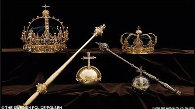 Những báu vật hoàng gia trị giá 7,2 triệu USD vừa được tìm thấy trong thùng rác.