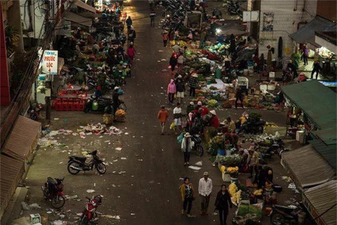 Đường phố Đà Lạt ngập ngụa trong biển rác những ngày đầu năm mới Kỷ Hợi - Ảnh 4.