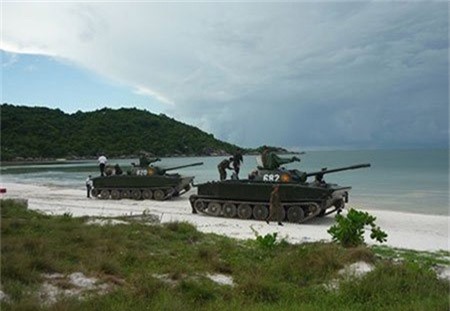 Đi tìm lai lịch hai mẫu xe tăng lội nước "độc nhất" trong CTVN - Hình 13 Di tim lai lich hai mau xe tang loi nuoc