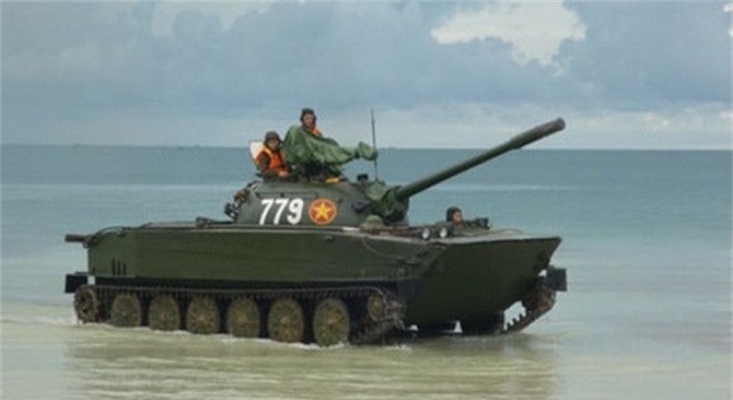 Đi tìm lai lịch hai mẫu xe tăng lội nước "độc nhất" trong CTVN - Hình 14 Di tim lai lich hai mau xe tang loi nuoc
