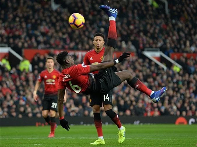 Martial tiết lộ sai lầm của HLV Mourinho đã làm với Pogba tại Man Utd