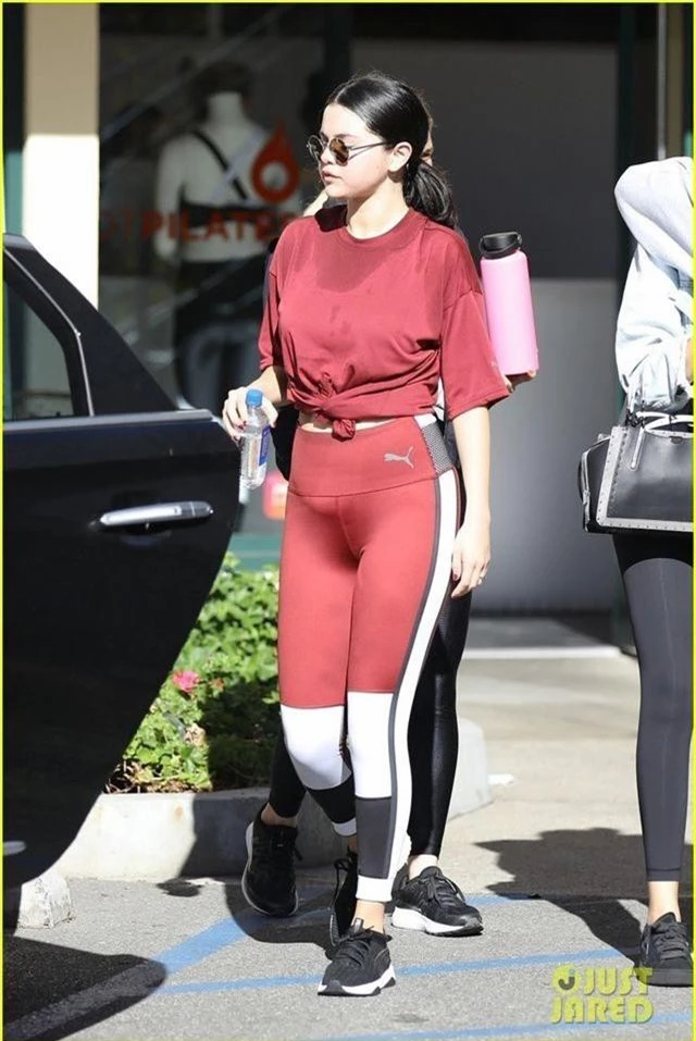 Selena Gomez xinh đẹp trở lại với công việc sau khi rời bệnh viện tâm thần - 3