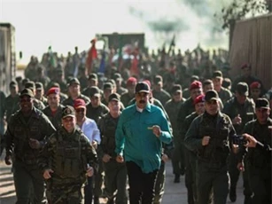 Mỹ tiếp cận, kêu gọi binh sĩ Venezuela đào ngũ