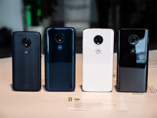 Motorola ra mắt 4 smartphone, giá từ 200 USD