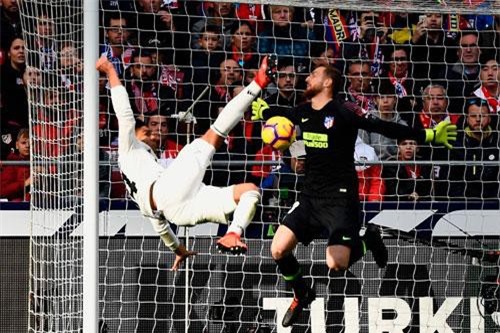 CLIP: Siêu phẩm ‘ngả bàn đèn’ của Casemiro vào lưới Atletico Madrid