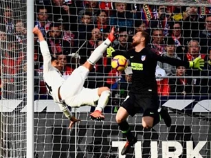 CLIP: Siêu phẩm ‘ngả bàn đèn’ của Casemiro vào lưới Atletico Madrid