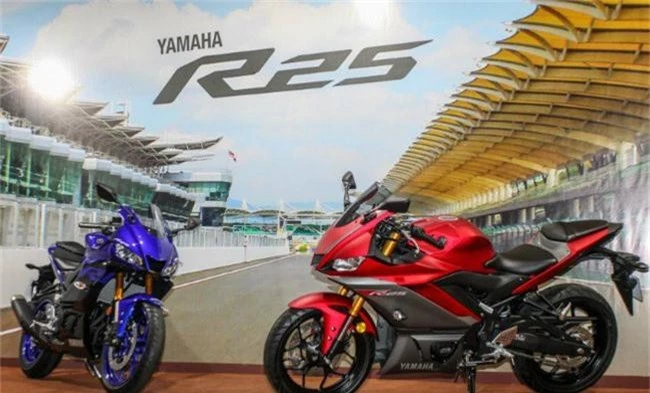 Chi tiết Yamaha YZF-R25 2019, giá gần 100 triệu. Có giá bán rẻ hơn YZF-R3 rất nhiều, 2019 Yamaha YZF-R25 đang có mặt tại các nước làng giềng không khỏi khiến dân tập chơi môtô ở Việt Nam khao khát. (CHI TIẾT)
