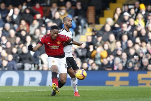 CLIP: Pha solo ghi bàn tuyệt đẹp của Martial vào lưới Fulham