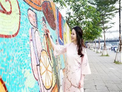 Hoa khôi HV Ngoại giao: Chọn vẻ đẹp ngoại hình hay trí tuệ?