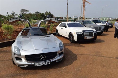 Thú chơi siêu xe 'đốt' hàng trăm tỷ đồng của 2 đại gia tuổi Hợi