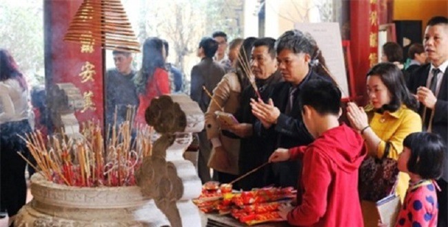 Chơi Xuân, xin đừng mãi kéo dài!