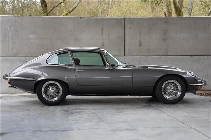 Thiết kế bên hông xe Jaguar E-Type 3 2+2