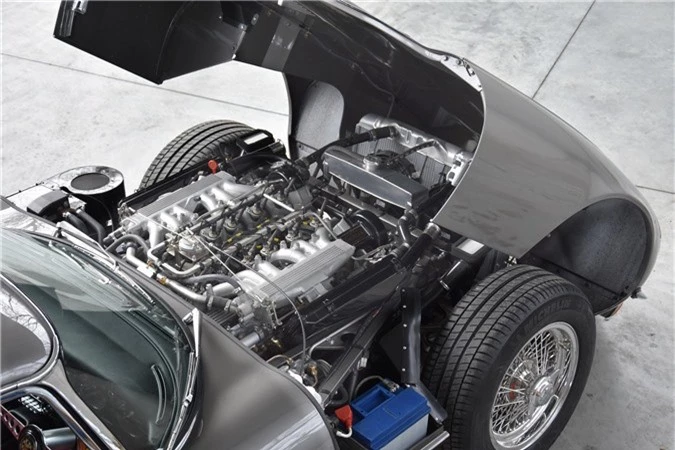 Thiết kế động cơ xe Jaguar E-Type 3 2+2