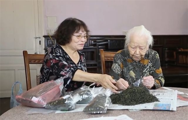 Đồ uống đặc biệt dịp Tết của gia đình người hiến hơn 5.000 lượng vàng