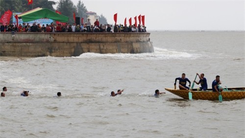Hải Phòng: Lật thuyền tại lễ hội thuyền Rồng, một người tử vong