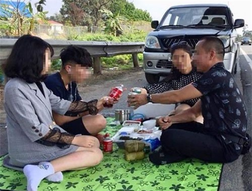 Tài xế “mở tiệc” trên cao tốc Nội Bài - Lào Cai có thể bị phạt 5,5 triệu đồng