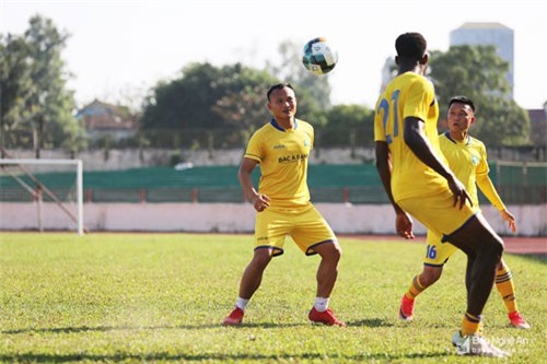 Trọng Hoàng trở về khoác áo SLNA ở mùa giải mới