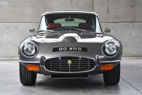 Cận cảnh xe cổ Jaguar E-Type 1973  được phục chế