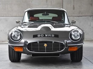 Cận cảnh xe cổ Jaguar E-Type 1973  được phục chế
