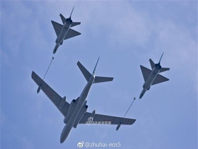 Bất ngờ biến thể tiếp dầu trên không của oanh tạc cơ H-6