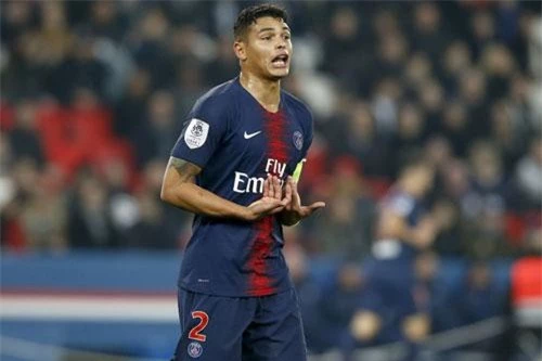 Trung vệ: Thiago Silva (Paris Saint-Germain).