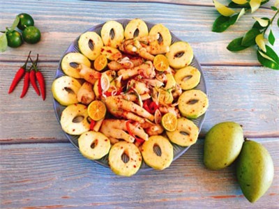 Cách làm món xoài non trộn chân gà chua cay mới lạ
