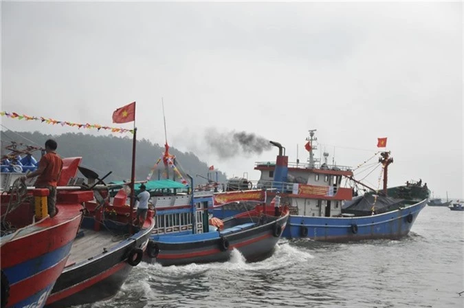 Ngư dân nô nức ra khơi đánh bắt hải sản đầu năm - Ảnh: VGP/Lưu Hương