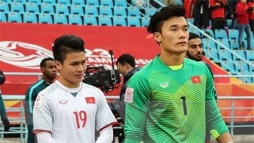 CLIP: Quang Hải và Bùi Tiến Dũng 'đốn tim' fan với ca khúc Tìm lại bầu trời